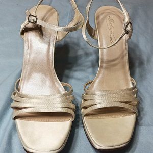 Excellent Condition Women's Shoes Cream 6-inch Heel